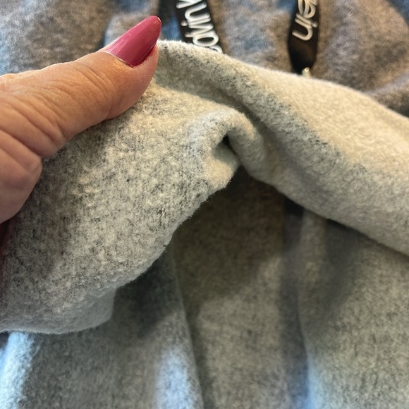 Calvin Klein, gray hoodie… XL… textured cord pull strings… Raglin style…CUTE! - Picture 8 of 8